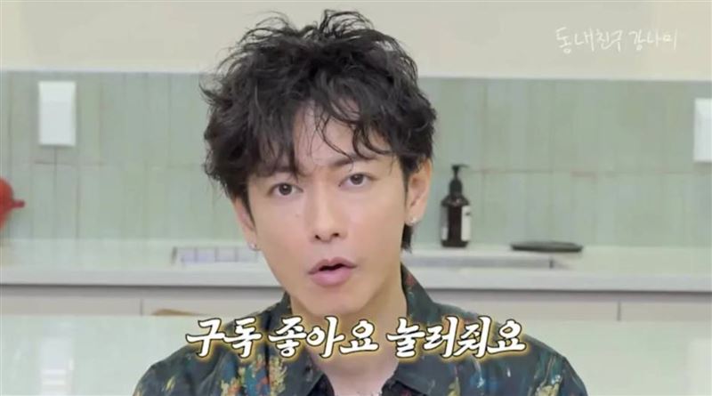 佐藤健上節目被批沒禮貌。(圖/翻攝自X)