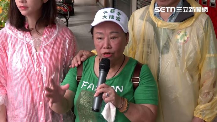 民主阿嬤受訪怒轟徐巧芯做太爛了。(圖/翻攝畫面)