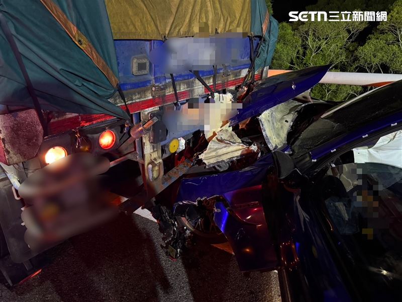 28歲男酒駕開BMW上國道,高速追撞聯結車,傷重不治。(圖/翻攝畫面)