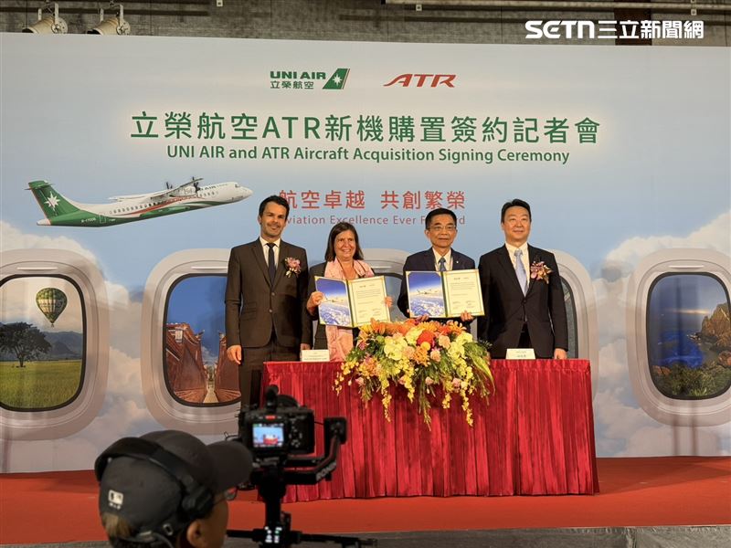 立榮航空法國ATR飛機製造公司購買19架 ATR 72-600全新客機,立榮航空林志忠董事與ATR執行長 NathalieTarnaud Laude親自到場簽約,更特別邀請交通部部長陳世凱、副總裁暨商務長。(圖/記者李育道攝影)