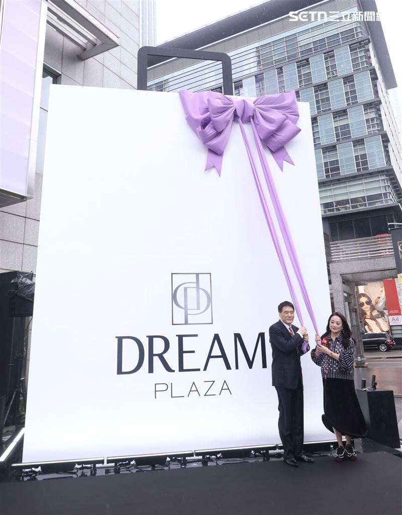 羅智先表示,DREAM PLAZA年度業績交給大眾決定。(圖/記者鄭孟晃攝影)
