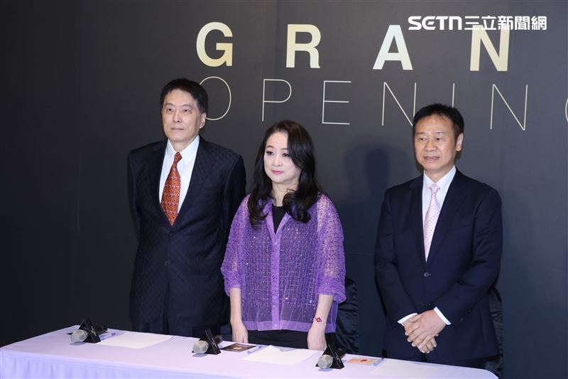 DREAM PLAZA今開幕,董事長夫妻羅智先、高秀玲出席剪綵記者會。(圖/記者鄭孟晃攝影)