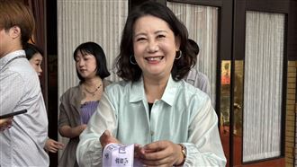 酸韓國瑜不中立！吳思瑤立院發罷免飄帶