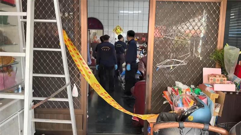 警方圍起封鎖線採證中。(圖/翻攝畫面)