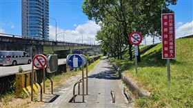 ▲新店大鵬2號橫移門-往秀朗橋方向增設科技執法。（圖／新北市政府高灘地工程管理處提供）