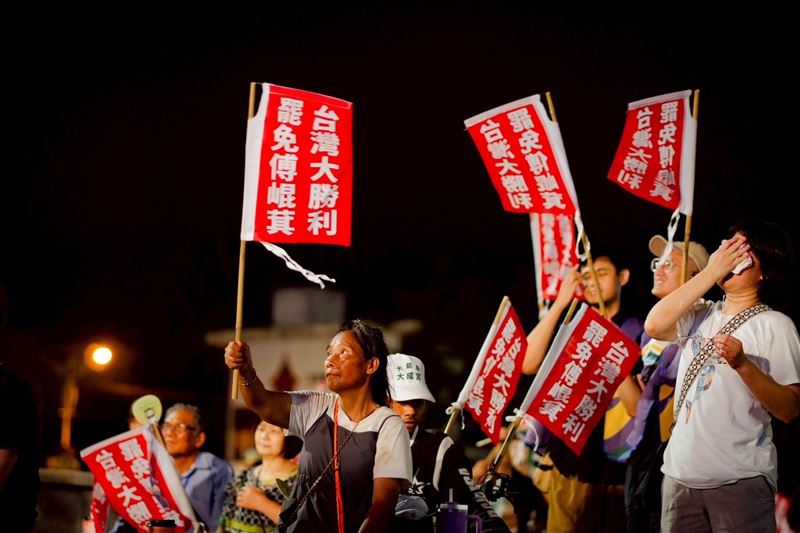 罷免立委傅崐萁已成花蓮人共識,不少鄉親看到遊子返鄉投票感動到哭。(圖/台灣社提供)