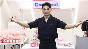 阿KEN砸百萬在台北車站商圈開甜甜圈「GooDonut」，造成排隊旋風。（圖／記者鄭孟晃攝影）
