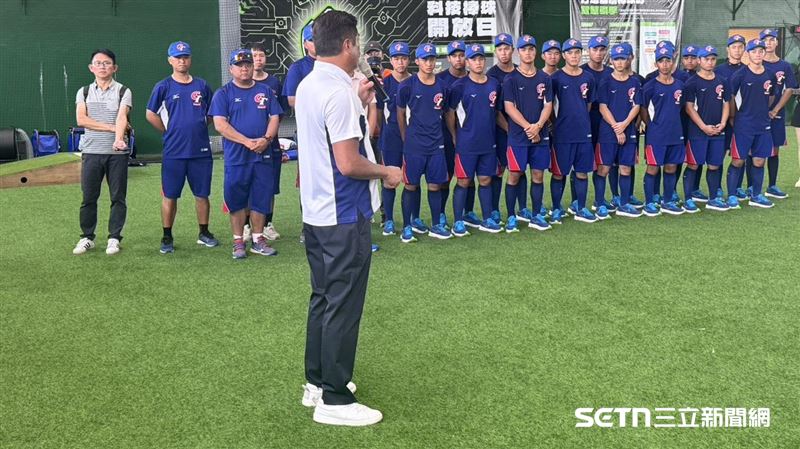 辜仲諒向3層級國家隊喊話。(圖/記者黃耿誼攝影)