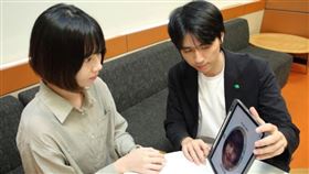 ▲國泰人壽為壽險業首家率先導入「人臉辨識」一站式保險服務，投保、理賠等流程簡化有感，身分驗證可靠度倍增。（圖／國泰人壽提供） 