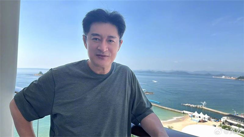 黃安預告自己將在今晚「必須搞大」。(圖/翻攝自微博)