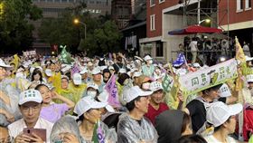 ▲反共護台志工聯盟25日於濟南路舉辦「為民主守夜 公民集氣」晚會。（圖／記者劉秀敏攝影）