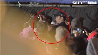 新/宣講突被鬧場 館長急喊:不要動他