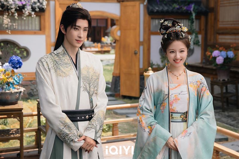 李蘭迪（右）、敖瑞鵬合作《朝雪錄》。（圖／iQIYI愛奇藝國際版提供）