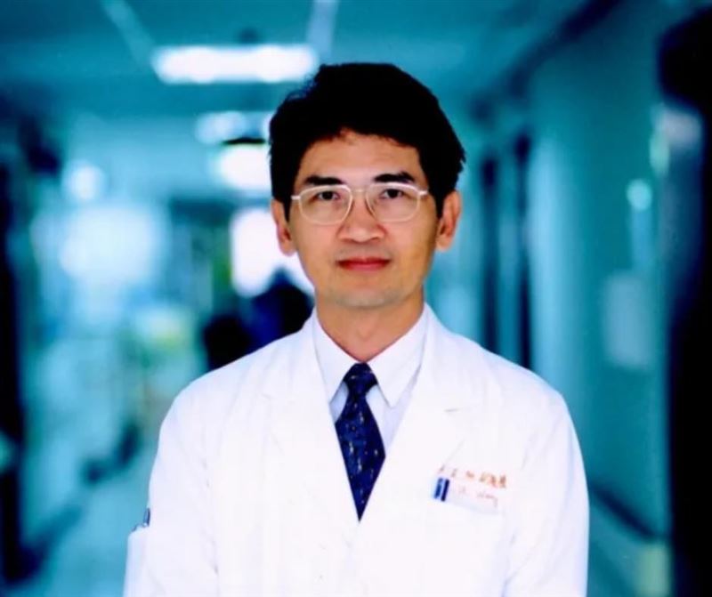 立委王正旭在臉書發文,並附上年輕時的照片說「明天我會去投票,讓台灣的民主,好起來。」(圖/翻攝自王正旭臉書)