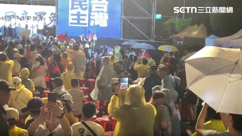 朱立倫還在致詞卻有部分支持者疑似走人。（圖／翻攝畫面）