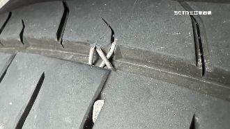 路上全鐵釘！車主開過衰爆胎　疑人為犯案