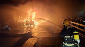 小琉球晚間驚傳恐怖火警。（圖／翻攝畫面）