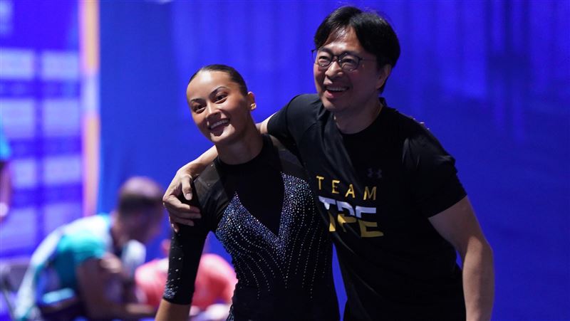 台瑞混血正妹陳瑞安首度代表台灣出戰世大運奪下銅牌，確定奪牌後開心與教練鄭焜杰擁抱。（圖／大專體總提供）