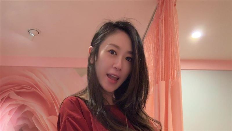 蔡允潔產下一子。（圖／翻攝自臉書）