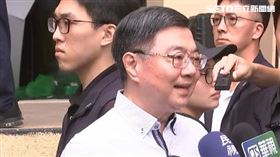 卓榮泰一早現身三民國中投票！