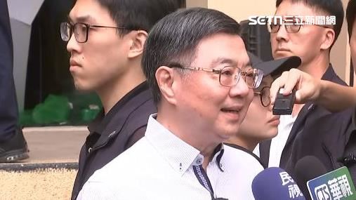 卓榮泰今日一早現身內湖區三民國中投票。（圖／翻攝畫面）