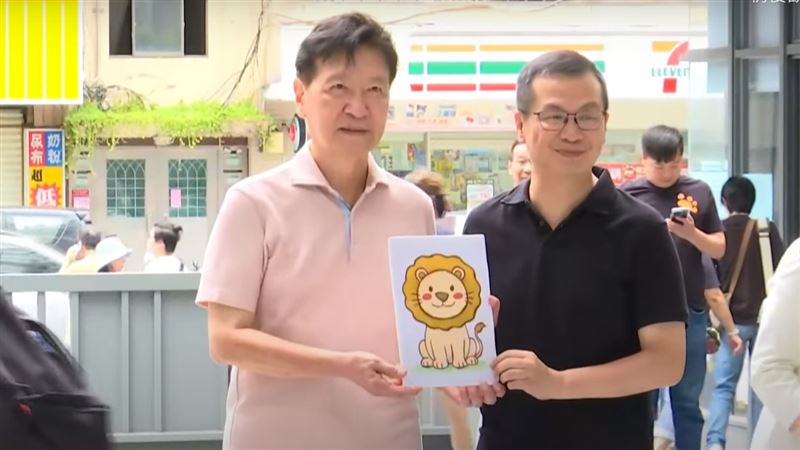 羅智強贈趙少康AI繪製的獅子陪投票。（圖／翻攝畫面）