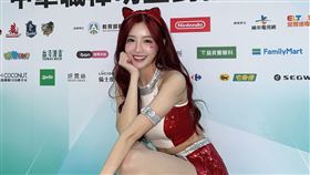 啦啦隊女神李恩菲（菲菲）遭控現實，本人不忍反擊（圖／翻攝自臉書、Threads）