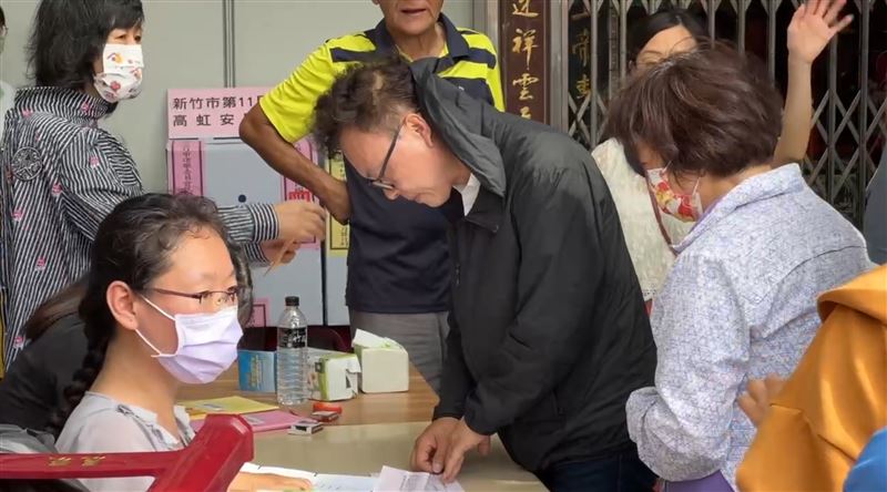 國民黨新竹市立委鄭正鈐今（26日）上午9點投票。（圖／翻攝畫面）