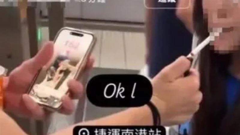 2名年輕男女公然在捷運南港站月台抽菸。（圖／翻攝畫面）