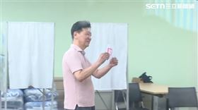 ▲趙少康將選票亮給媒體拍。（圖／翻攝畫面）
