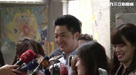 蔣萬安前往投開票所投票。（圖／翻攝畫面）