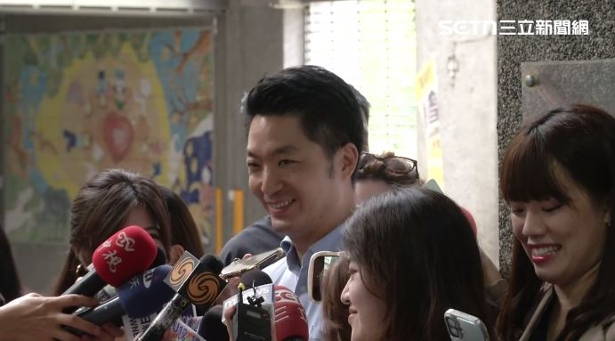 蔣萬安前往投開票所投票，並接受媒體聯訪。（圖／翻攝畫面）