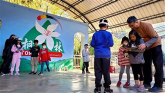 電信基金會攜手VR行動車　科技教學到偏鄉