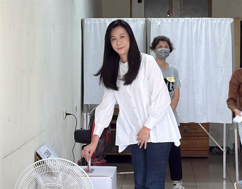 萬美玲上午10時投票。（圖／翻攝自萬美玲臉書）