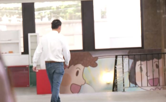 葉元之投完罷免票，自行離開投票所