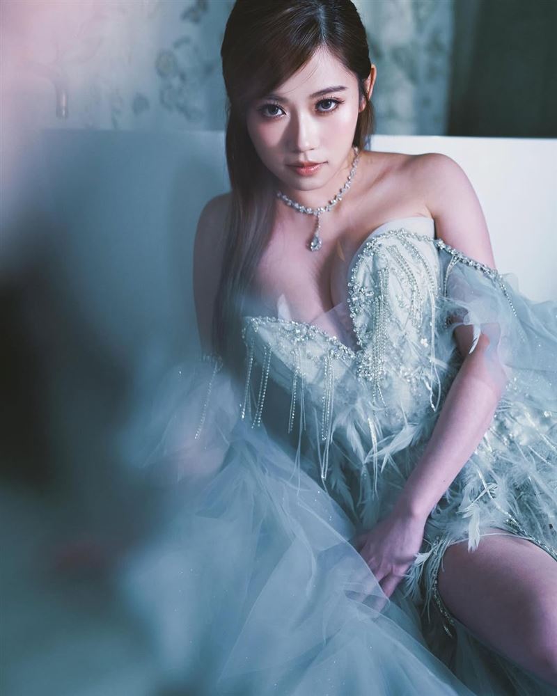 黃婧靈日前敷面膜竟導致毀容，另不少粉絲相當擔心。（圖／翻攝自krysellawong IG）
