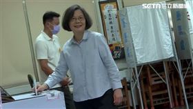 ▲蔡英文投罷免票。（圖／記者劉秀敏攝影）