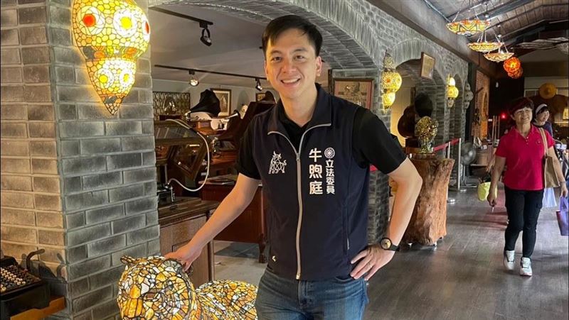 牛煦庭說，所有的是非對錯，民眾才是最後的裁判，應該風雨無阻地履行公民義務。（圖／翻攝自牛煦庭粉專）