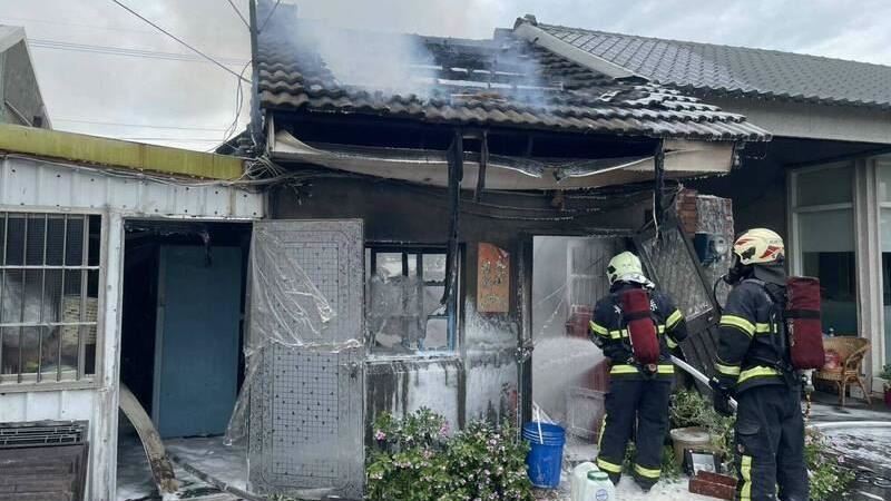 彰化鹿港大火！民宅客廳「堆雜物」燒焦黑