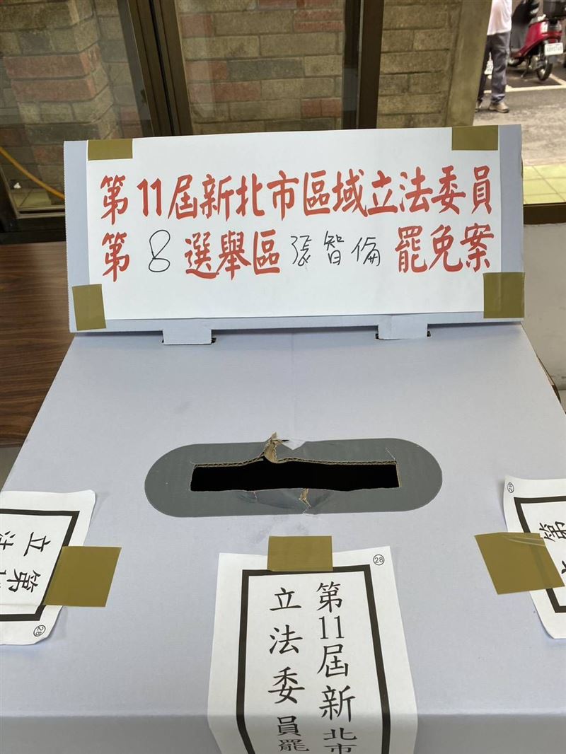 被董男毀損的投票箱。（圖／翻攝畫面）