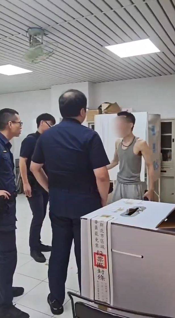 董男鬧場的情形。（圖／翻攝畫面）