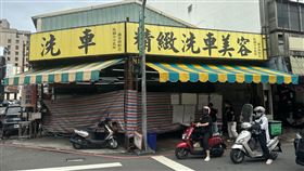 台中怪奇投開票所+1　洗車場掛帆布就上陣