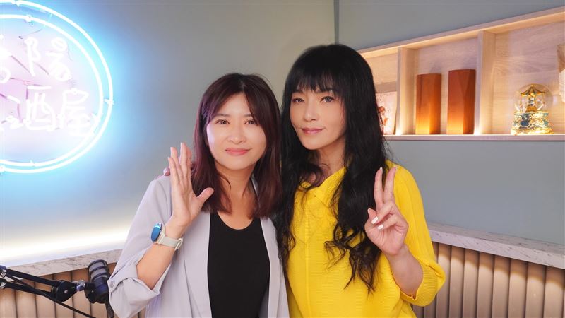 唐綺陽請心理師周慕姿來教大家如何停止內耗。（圖／翻攝自唐綺陽臉書）