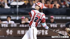 ▲中職36年例行賽，統一獅右外野手林佳緯打成飛球出局。（圖／記者劉彥池攝影）