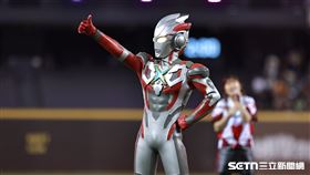 ▲中職36年例行賽，統一獅舉行超人力霸王主題日。（圖／記者劉彥池攝影）