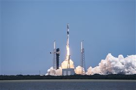 ▲五月，SpaceX在美國佛州發射Starlink衛星。（圖／翻攝自X平台 @SpaceX）
