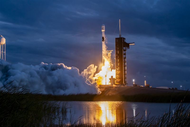 中國原計劃今年大幅加速其低軌衛星佈局,然而截至目前,兩大計畫合計僅完成不到1%的部署目標,遠遠落後馬斯克的Starlink。(圖/翻攝自X平台 @SpaceX)