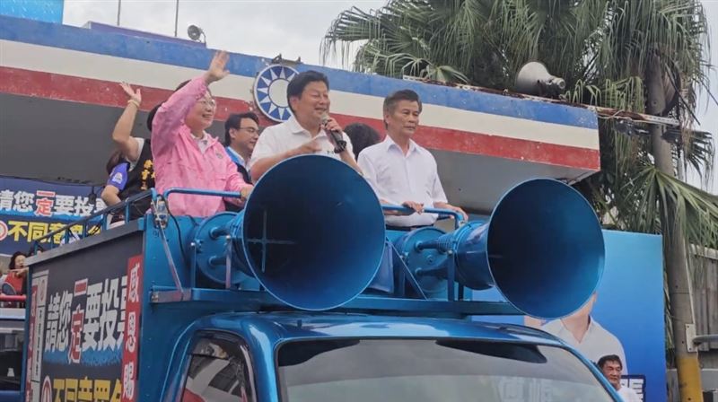 傅崐萁出發謝票前喜笑顏開。（圖／翻攝畫面）
