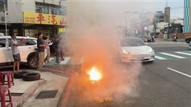 台中藍委羅廷瑋守住了！支持者放鞭炮慶祝