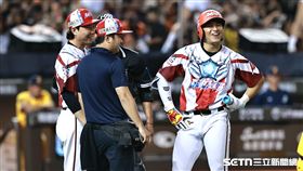 ▲中職36年例行賽，統一獅中外野手陳傑憲被換代打退場。（圖／記者劉彥池攝影）